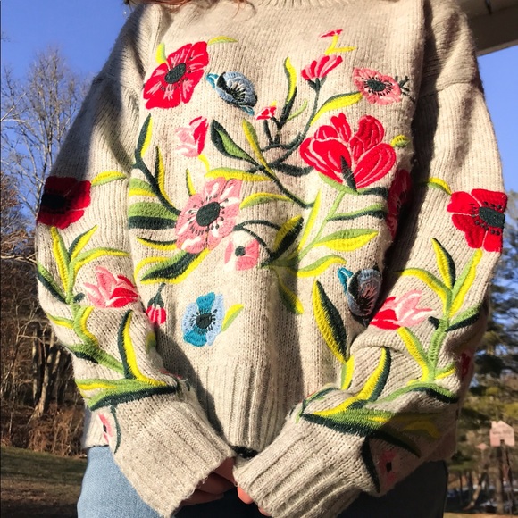 Romeo & Juliet Couture Sweater in Floral - Picture 2 of 5
